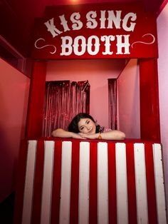 Kiss Booth Photography, Kissing Booth Decorations, Kissing Booth Party Ideas, Valentines Day Photobooth Ideas, Kissing Booth Decor, Kissing Booth Wedding, Diy Kissing Booth Photo Prop, Diy Kissing Booth Cardboard, Kissing Photo Booth