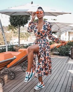 Skirt And Sneakers, My Outfit, Casual Chic Outfit, Black Women Fashion, Mode Inspiration, Modest Outfits, Outfits Casuales, Cute Casual Outfits