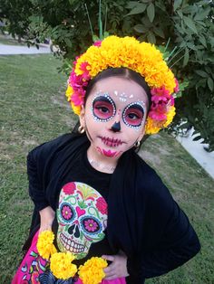 maquillaje de catrina para niña Catrina Makeup Kids, Sugar Skull Halloween Costume, Monster High Halloween Costumes, Monster High Halloween, Vampire Bride, Cute Halloween Makeup, Fiesta Birthday Party