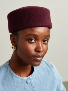 Gigi Burris' 'Lauren' hat is the result of hours of handcraftsmanship. Taking cues from classic pillbox styles, it's been made in New York City from plush wool-felt. It will make any outfit look so chic. Burgundy Hat, Felt Fedora, Pillbox Hat, Millinery Hats, Raffia Bag, Western Hats, Flat Cap, Outfit Look, Pill Boxes