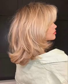 Short Farah Fawcett Hairstyle, Strawberry Haircut, Short Hair With Curtain Bangs Round Face, Hairstyles For Layered Hair, Haircut Inspo, Blowout Hair, Blonde Hair Inspiration, Haircuts Straight Hair, Hair 2024