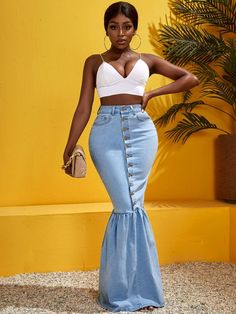 Fitted Denim Blue Denim Skirt With Buttons, Fitted Denim Blue Skirt With Button Closure, Medium Wash Fitted Skirt With Buttons, Fitted Medium Wash Skirt With Buttons, Fitted Denim Blue Skirt With Buttons, Moda Denim, Denim Skirt Outfits, Rock Outfit, Denim Skirt Women