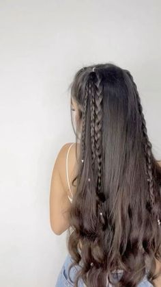 Simple Hairstyle With Braids, White Women Braids Hairstyles, Simple Prom Looks, Hairstyles Going Out Night Out, Hairstyles With Braids Easy, One Piece Hairstyles, Cute Simple Hairstyles For Long Hair, Hairstyle For Birthday, Fair Hairstyle