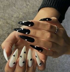 Sharp Nails Ideas, White Stiletto Nails, Shiny Nails Designs, Stilleto Nails Designs, Sharp Nails, Vintage Nails, Stiletto Nails Designs, Get Nails