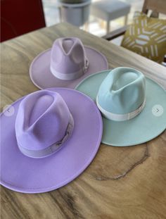 Add some flair to your wardrobe with our Spring Fling Fedora Hat! Available in multiple colors and made from vegan felt, this structured wide brim hat is the perfect accessory for any outfit. It features a matching grosgrain band, a flat and stiff brim, and an adjustable inner drawstring to ensure the perfect fit. With a crown size of 57 cm and a brim of 4 inches, it's a must-have item for any fashion-forward individual! Styling Tip: Add this hat to any outfit to take it up a level! Material Con Fedora Outfit, Fedora Women, Gambler Hat, Dressy Hats, Large Brim Hat, Black Cowgirl, Women Hats Fashion, Stylish Fall Outfits, Classy Shoes