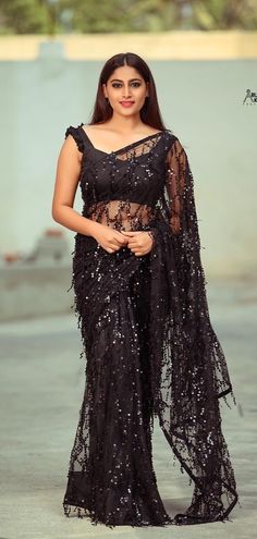 Nishvika Naidu, Bridal Outfit Ideas, Sleeveless Blouse Designs, Saree Hairstyles, Puff Sleeves Dress, Saree Draping Styles, Fashion Model Photography, Bridal Outfit, Saree Blouse Patterns