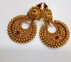 Temple Chandbali Earrings, Chandbali Earrings Gold Antiques, Bali Earrings Gold, Chandbali Earrings Gold, Ladies Sangeet, Temple Jewellery Earrings, Gold Earrings Indian, Gold Jhumka Earrings