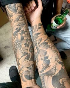 Men Upper Arm Tattoo, Aesthetic 2025, Girl Finger Tattoos, Tatto Sleeve, Mens Tattoos, Dragon Sleeve, Mens Shoulder Tattoo, Koi Tattoo, Best Tattoos For Women