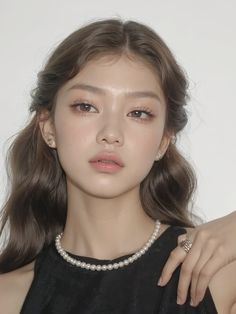 𝙜𝙞𝙫𝙚 𝙢𝙚 𝙘𝙧𝙚𝙙𝙞𝙩𝙨, 𝙥𝙡𝙚𝙖𝙨𝙚. Natural Makeup On Fair Skin, Korean Idol Makeup, Hong Kong Makeup, Korea Makeup Look, Eyebrow Images, Korean Natural Makeup, Rectangle Face, Asian Makeup Looks, Feminine Face