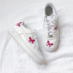 ✨Each pair 100% authentic, brand new with box.❤️Each pair is personally handmade.★Each pair is unique and one of a kind. 🌷Guaranteed you will love your new shoes. Air Force 1 Butterfly, Shoe Embroidery, Shoe Artwork, Black Air Force 1, Nike Custom, Air Force 1 Sneakers, Rose Butterfly, Air Force 1 Custom, Custom Air Force 1