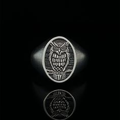 Owl jewellry - what exactly are these symbols of and why are they so popular? The truth is, the popularity of the owl ring as jewelry is because it holds symbolism. Remember along with wisdom and knowledge, owls also represent mystery, intelligence, protection, secrets and mysticism. Tim's Silver gives you the meaning and the properties of this gemstone ring. PRODUCT DETAILS Metal : 925k Sterling Silver  Style :  Minimalist Gender : Male - Female The ring is oxide coated to highlight the details Unique Wooden Boxes, Signet Ring Silver, Owl Ring, Viking Culture, Rings Mens Wedding Bands, Silver Owl, Coin Ring, Owl Pendant, Vintage Owl