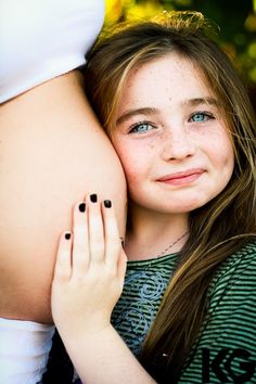 Mother Daughter Maternity, Family Maternity Pictures, Maternity Photography Family, Beach Maternity Photos, Maternity Photography Outdoors, Maternity Photography Poses Pregnancy Pics, Baby Bump Photos, Baby Fotografie, Family Maternity Photos