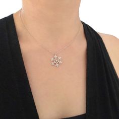 This snowflake necklace symbolizes beauty, spotless, pure and noble. The delicate design makes you always beautiful and charming, perfect for Christmas gifts, or as a lucky charm, always reminds the people you love, how unique and wonderful they are, just like snowflakes. Pendant Size: 25mm / 1 inch radius Necklace length: 45 cm / 17 inch • Finish: 925k Sterling Silver / 18K Gold Plated / Rose • It's dainty and can be worn every day • A special piece you'll treasure • High quality materials and Neck Necklace, Picture Necklace, Snowflake Necklace, Snowflake Pendant, Bling Necklace, Writing Gifts, Wedding Accessories Jewelry, Pendent Necklace, Delicate Design