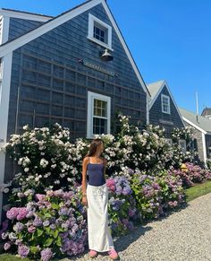 East Coast Mom Aesthetic, Nantucket Outfit Spring, Nantucket Instagram Photos, Cape Cod Photo Ideas, Nantucket Summer Aesthetic, Cape Cod Aesthetic Outfits, Nantucket Outfit, Nantucket Aesthetic