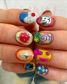 Weird Nails Acrylic, Weird Short Nails, Weird Nail Ideas, Weird Nails, Crazy Nail Art, Manicured Nails, Funky Nail Art, Makeup Nails Designs