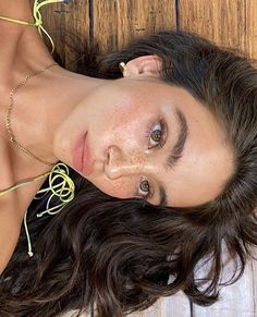 Slim Face Girl Aesthetic, Casual Makeup Looks, Swimming Makeup, Selfie Angles, Pool Makeup, Beachy Makeup, Cold Makeup, Face Form, College Makeup