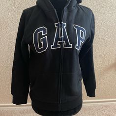 Gap Sweater Soft With Tags 10 Kids Size Gap Hoodie With Letter Print For Fall, Gap Winter Tops With Letter Print, Gap Tops With Letter Print For Winter, Gap Letter Print Tops For Winter, Black Hooded Hoodie For School, Black Hooded School Hoodie, Fleece Tops For School In Winter, Winter School Fleece Tops, Gap Hoodie For Winter Streetwear