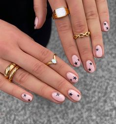 Summer Nail Ideas Black, Black Star Nails, Nail Ideas Black, Cute Summer Nail Ideas, Star Nail Designs, App Filter, Summer Nail Ideas, Airbrush App, Summery Nails