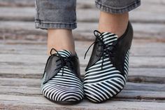 Free Shipping, Leather Shoes, Printed Oxford Shoes, Close Shoes, Flat Shoes, Black and White Shoes Flat Shoes Black, Shoes Black And White, Oxford Shoes Outfit, Trending Womens Shoes, Black And White Shoes, Shoe Print, Leather Shoes Woman, White Shoes, Flat Shoes