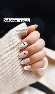 Cute Nails For Fall Ghost, Ghost French Tips Nails, Halloween Nail Ideas French Tip, Ghost Nail Art Black, Cute White Halloween Nails, Cute All White Nails, Ghost Tips Nails, Cute Halloween Nail Ideas Simple, October Nails Ghost