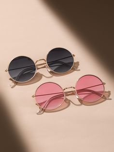 Goggles Sunglasses Women, October Girl, 70s Sunglasses, Types Of Sunglasses, Classy Glasses, Pijamas Women, Trendy Eyewear, Mens Glasses Fashion