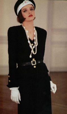 1983 Chanel Chanel Suits For Women, 80s Chanel, Runway Fashion Couture, 80s And 90s Fashion, 20th Century Fashion, Chanel Couture, Chanel Haute Couture, 1980s Fashion