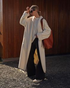 25 ways to wear a white coat Coat Outfit Casual, Anouk Yve, Estilo Hippy, Winter 22, The Best Advice, Style Inspiration Winter