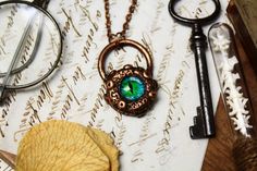 Pendentif d'oeil de Kraken, bijoux de tentacule, pendentif de cthulhu, collier effrayant d'oeil, collier de monstre, bijoux de pirate, bijoux bizarres, steampunk Kraken