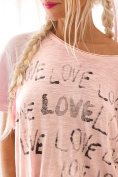 Bomuldsjersey Love Amor T, Kæreste Snit, Håndblegning og Slid Holiday Soiree, Pearl Love, Boyfriend Cut, Love Graphic, Pearl Dress, Pearl Bag, Beating Heart, Magnolia Pearl, Front Hand