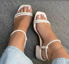 Pretty Sandals, Fashion Shoes Heels, Cute Shoes Heels, Shoes Heels Classy, Fashion Shoes Sandals, Shoes Outfit Fashion, Ladies Sandals, Heels Classy, Fancy Shoes