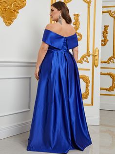 Product Code: FSWD0861P Embellishment: Satin Fabric: 100% Polyester Back Style: Zipper Up Fully Lined: Yes Built-in Bra: No Available Color: Royal blue Stretch: Moderate Fits true to size Imported Model Information Height: 5' 3" Bust: 41'' Waist: 30.5“ Hips: 53” wearing US size 1X New Look Clothes, Satin Formal Gown, Robes Glamour, Bridal Party Attire, Gown Plus Size, African Fashion Women Clothing, Glamorous Dresses, Beautiful Dresses For Women, African Fashion Women