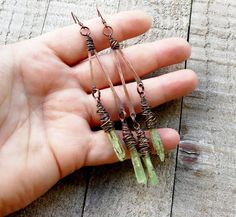 Boho Earrings Diy, Earthy Earrings, Kyanite Earrings, Kyanite Jewelry, Green Kyanite, Boho Earring, Earthy Jewelry, Bijoux Fil Aluminium, Stick Earrings