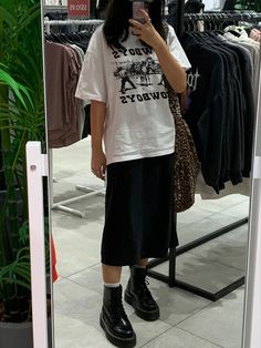 Japanese Tshirt Outfit, Tshirt Long Skirt Outfits, Midi Skirt With Tshirt, Long Skirt T Shirt Outfit, Baggy Shirt And Skirt, Midi Skirt And Tshirt, Skirts With Tshirts Outfit, Long Skirt Tshirt Outfit, Long Skirt And Tshirt Outfits