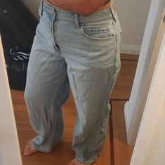 Never Worn Size W29 Hollister Mom Jeans, High Rise Blue Jeans, Distressed Mom Jeans, Dad Jeans, Black Ripped Jeans, High Rise Mom Jeans, Hollister Jeans, Baggy Jeans, Jeans Color