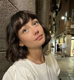 Short Hair With Soft Bangs, Sydney Chandler Hair, Thick Short Hair With Bangs, Short Brown Bob With Bangs, European Bob Hairstyles, Mini Bangs Short Hair, Soft Bangs Short Hair, Baby Bangs Short Hair, Short Wavy Bob With Bangs