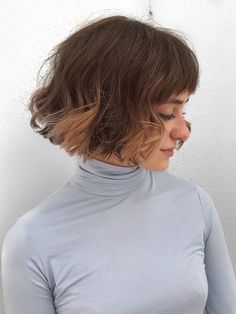 39 French Bob Haircuts That Will Make You Feel Like A Parisian French Girl Hair, Tiny Hair Clip, Haircuts Trending, 40s Hairstyles, Trendy Hairstyle, Hair Trend