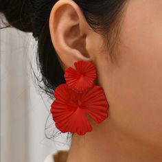 Brand New! Stunning Bright Red Cherry Hibiscus Earrings. Hypoallergenic Alloy Post. Height: 2.3” Width: 1.7” Red Wildflowers, Red Flower Earrings, Large Drop Earrings, Gold Statement Earrings, Party Earrings, Red Earrings, Red Flower, Flower Studs, Floral Earrings