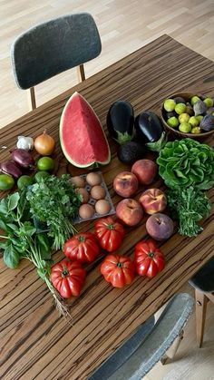 Wholefoods Aesthetic, Healthy Food Wallpaper, Gut Healthy Foods, Healthy Food Vegetarian, Tomatoes Eggs, Veggies And Fruits, Green Matcha, Healthy Groceries, Healthy Lifestyle Food