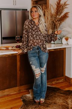 Bohemian Style Women Outfits, Thanksgiving Day Outfits Women Casual, Thanksgiving Casual Outfit Women, Over 50 Womens Fashion 50 And Fabulous, Dressy Tops With Jeans, Casual Mom Style, Boho Fits, Church Clothes, Church Fits