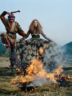 Karen Elson wears Valentino at Kingdom of Bhutan by Tim Walker for Vogue UK, May 2015. Tim Walker Photography, Mode Editorials, Karen Elson, Alfred Stieglitz, Editorial Hair, Tim Walker, Vogue Uk, Foto Art, 인물 사진