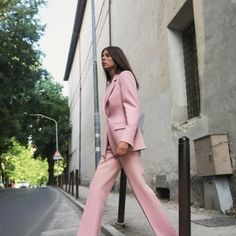 Fitted Blazer With Lapel Collar And Long Sleeves With Shoulder Pads. Front Flap Pockets. Interior Lining. Front Double Breasted Button Closure. Pink Suits With Button Closure For Work, Chic Spring Suits With Button Closure, Pink Fall Suit With Suit Collar, Pink Lapel Collar Suit For Fall, Elegant Pink Suit For Fall, Pink Suit With Lapel Collar For Fall, Pink Suit With Suit Collar For Fall, Chic Tailored Spring Suits, Tailored Feminine Blazer With Lapel Collar