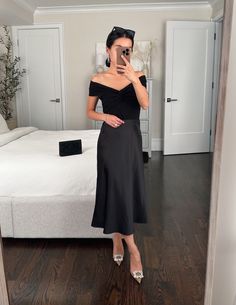 Petite Tutorial: How to Hem Jeans Without Sewing Valentines Day Date Night Outfit, Formal Dinner Outfit, Valentines Day Date Night, Satin Skirt Outfit, Black Satin Skirt, Satin Slip Skirt, Valentines Day Date, Date Dresses, Slip Skirt