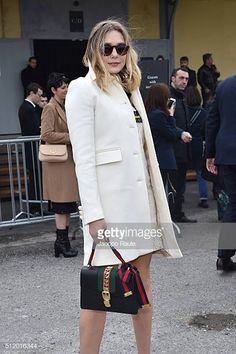 Elizabeth Olsen arrives at the Gucci show during Milan Fashion Week Fall/Winter 2016/17 on February 24 2016 in Milan Italy Gucci Handbags Outfits, Handbags Outfits, Single Mum, Three Daughters, Fall Winter 2016, Elizabeth Olsen, Milan Italy, Gucci Handbags, Milan Fashion