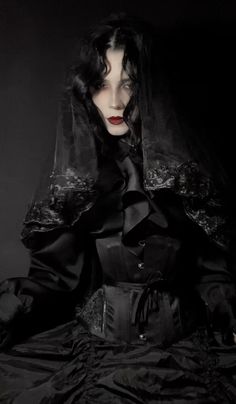 Victorian Vampire Woman, Vampire Aesthetic Woman, Victorian Vampire Aesthetic Outfit, 1800s Vampire, Vampire Clothes Aesthetic, Vampire Asethic, Vampire Victorian Aesthetic, Vampire Aesthetic Female, Vampire Woman Aesthetic