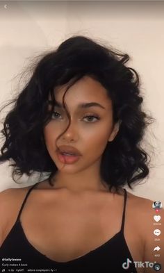 Black Wavy Short Hair, Short Black Hair Curly, Short Hair Black Hair, Black Brown Short Hair, Curly Short Hair Aesthetic, Short Hair Baddie Aesthetic, Monica Belluci Short Hair, Short Dark Hairstyles, Short Wavy Black Hair