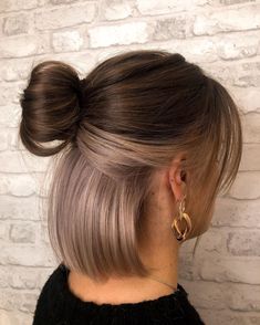 Cottage Core Hair Color, Bob Hairstyles With Highlights Brunette, Short Hair Coloring Ideas, Half Half Hair Color Underneath, Crown Hair Color Ideas, Lighter Hair Underneath, Tasteful Colored Hair, Brunette Hair Blonde Underneath, Short Narcissa Hair