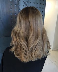 Dark Blonde Hair Solid Color, Blonde For Neutral Undertone, Dark Blonde All Over Color, Beige Light Brown Hair, Blondish Brown Hair Balayage, Brown Toner For Blonde Hair, Cool Bronde Formula, Taylor Swift Hair 2023, Dark Blonde Hair Cool Tone