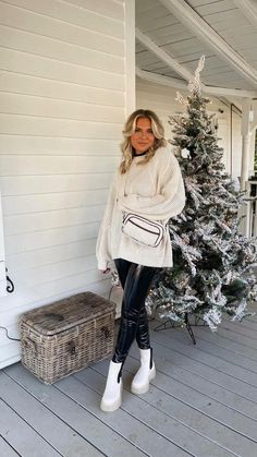 Bride Outfits Casual Winter, White Uggs Boots Outfit, White Chealse Boots Outfit, Christmas 2022 Outfit Ideas, White Lug Sole Boots Outfit, White Lug Boots Outfit, Cream Boots Outfit Winter, White Boots Winter Outfit