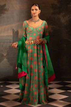 Green anarkali featuring a botanical print with mirror, thread, pearl, bead, and gota embroidery. Paired with a tassel bordered sheer dupatta., Fit: Relaxed Mughal Theme Dress, Nikkah Dress, Theme Dress, Saree Blouse Designs Latest, Ghagra Choli, Trendy Blouse Designs, Dress Indian Style, Indian Suits, Chaniya Choli