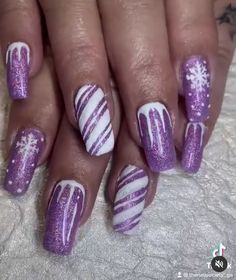 Pretty Christmas Nails, 2023 Winter Nails, Rockabilly Nails, Christmas Present Nails, Purple And Silver Nails, Nails Winter Christmas, Purple Nail Art Designs, Winter Christmas Nails, Christmas Nails 2023